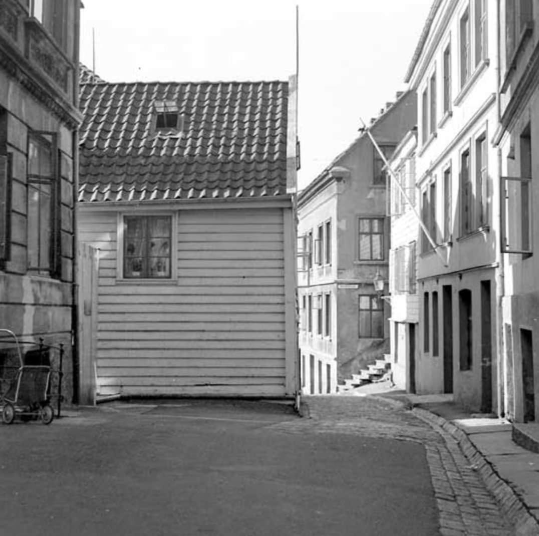 Dinbnb L 50 Meters To Bryggen L New 2023 L Sunny Backyard Apartment