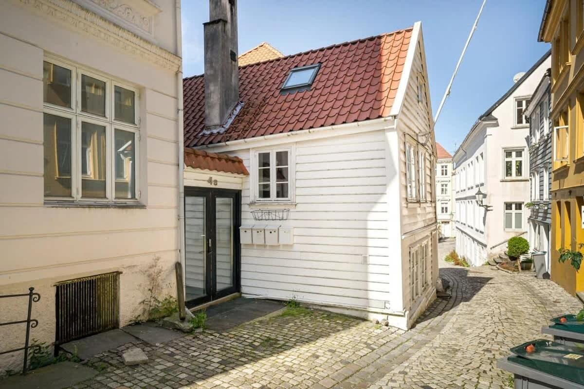 Dinbnb L 50 Meters To Bryggen L New 2023 L Sunny Backyard Apartment