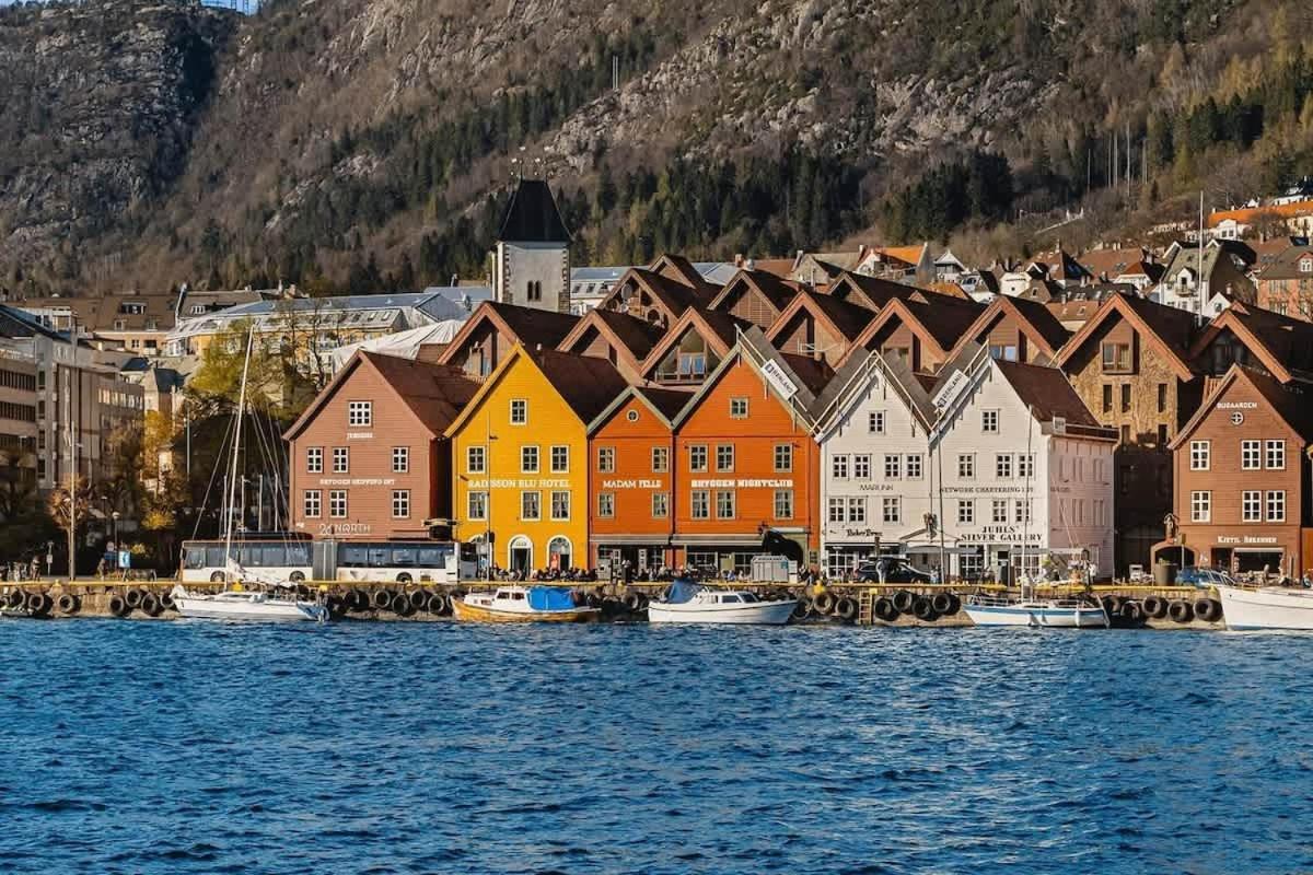 Dinbnb L 50 Meters To Bryggen L New 2023 L Sunny Backyard Apartment Bergen