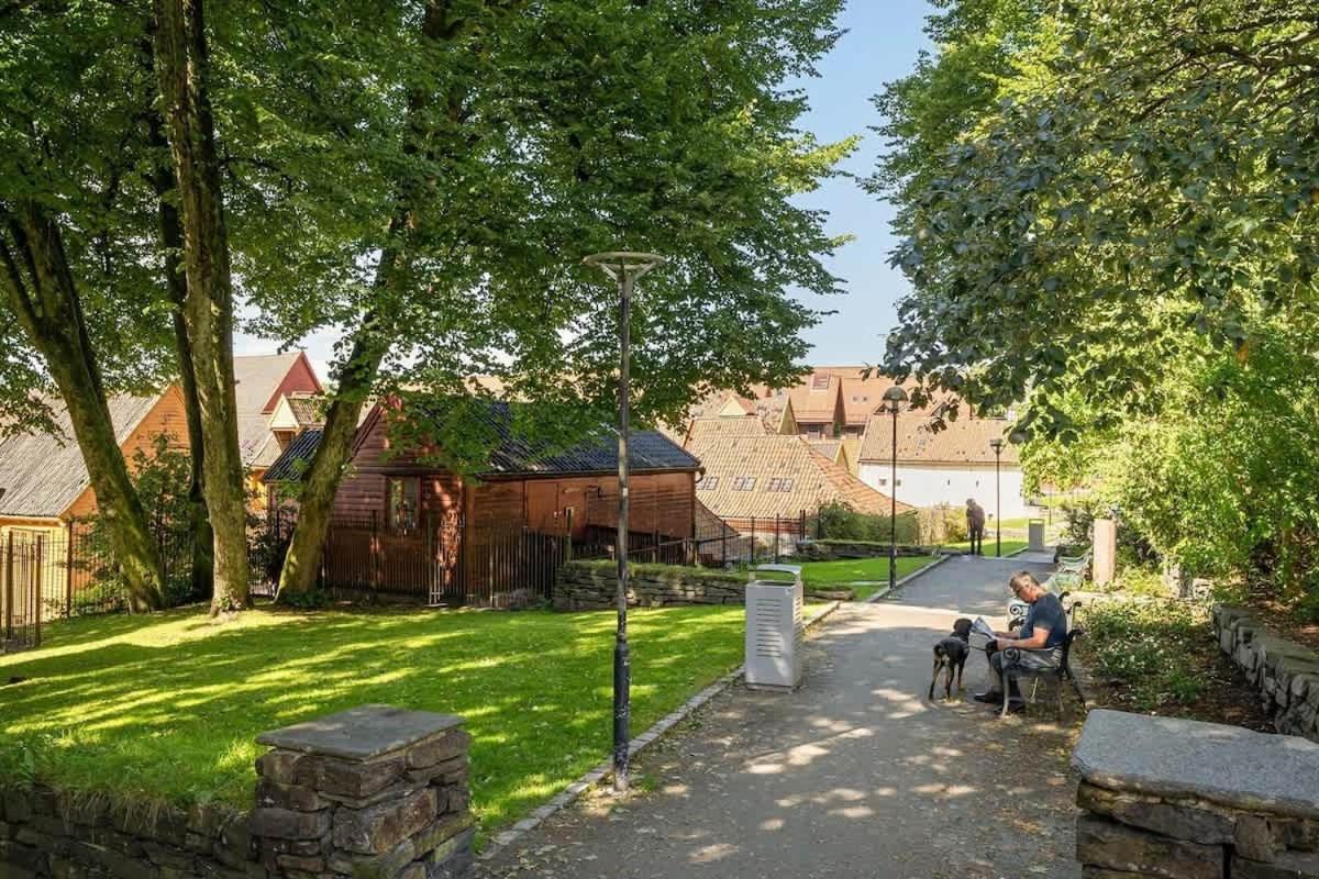 Apartment Dinbnb L 50 Meters To Bryggen L New 2023 L Sunny Backyard *